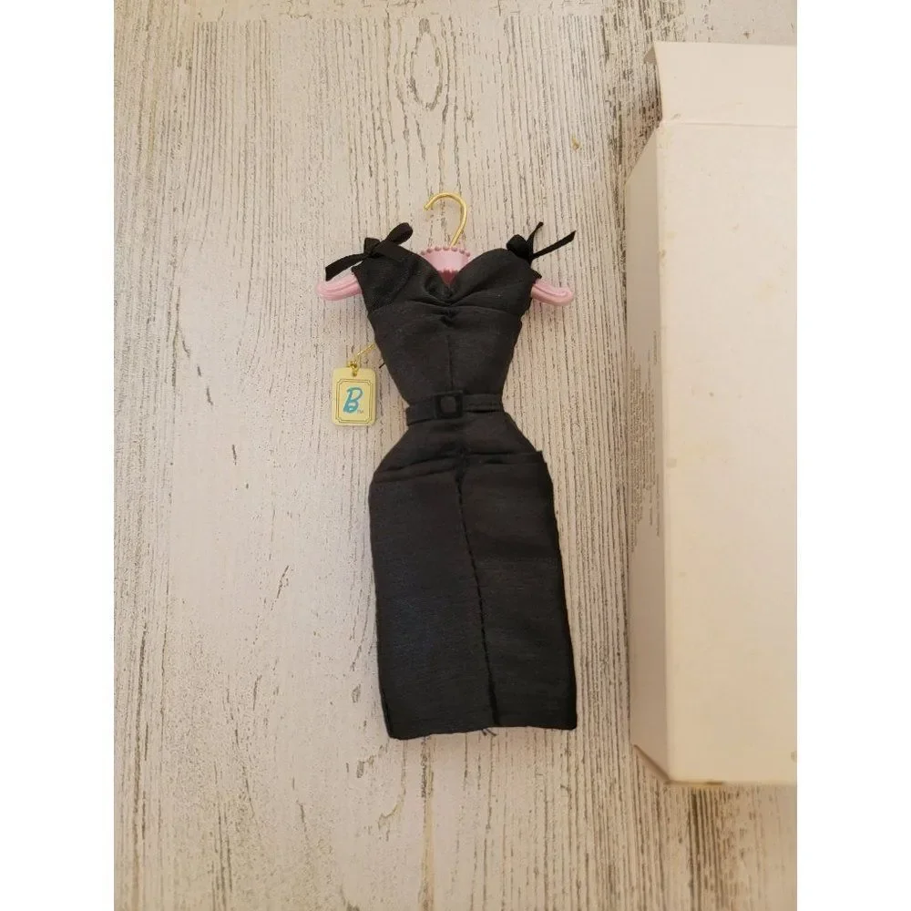 Hallmark little black‎ dress Barbie 2007 ornament Xmas